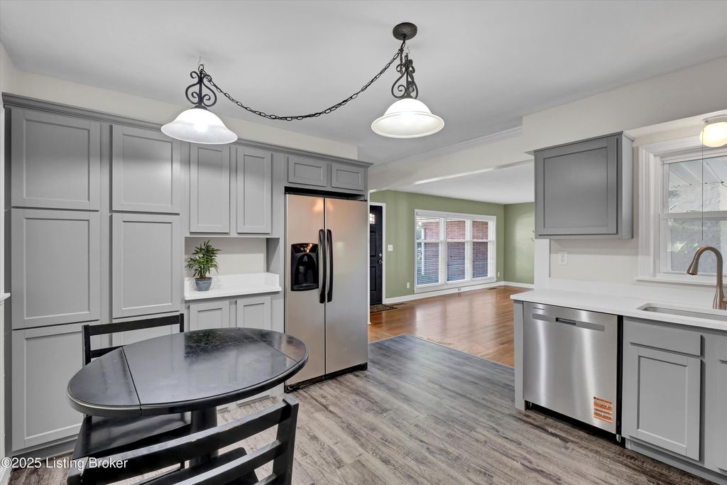 4706 Lacarem Dr, Jeffersontown, KY 40299