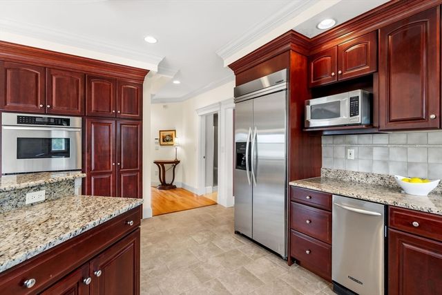 43 Andrew Ave, Hull, MA 02045