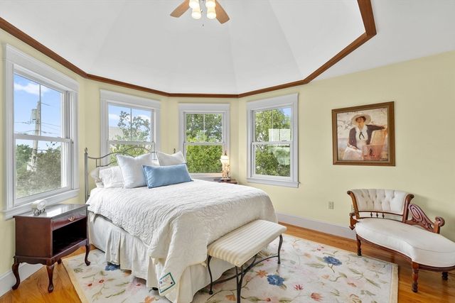 43 Andrew Ave, Hull, MA 02045