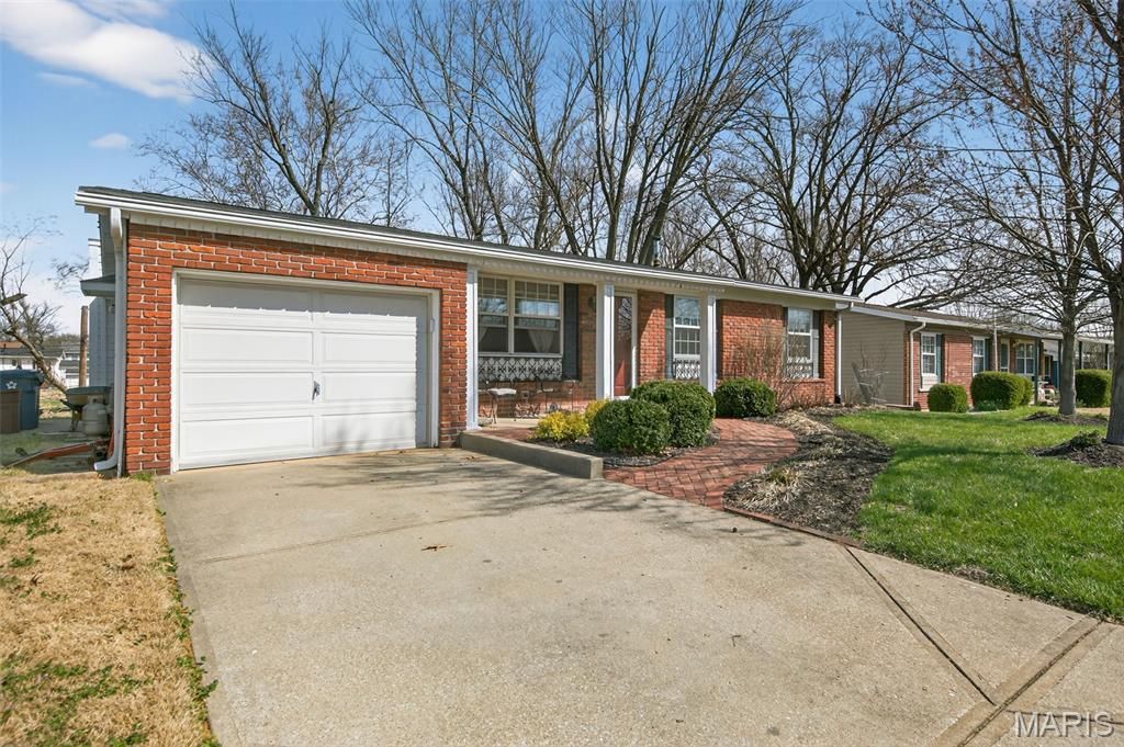 11923 Quality Lane, Maryland Heights, MO 63043