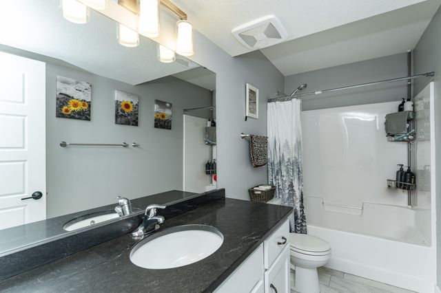 909 9th Avenue NE, Kasson, MN 55944