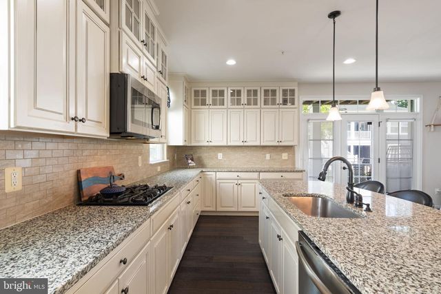 2604 CROSSVINE DR, Dumfries, VA 22026