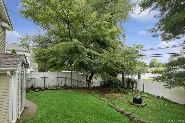 21 Edgewood, Plainview, NY 11803