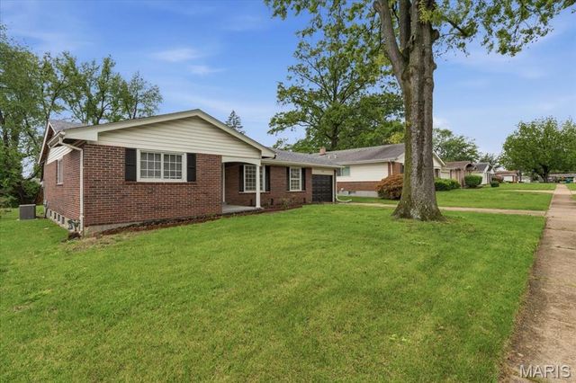 3650 Estates Drive, Florissant, MO 63033