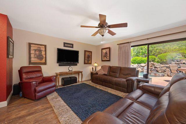 10805 Cramer Rd, Auburn, CA 95602