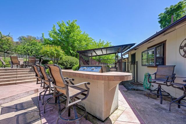 10805 Cramer Rd, Auburn, CA 95602