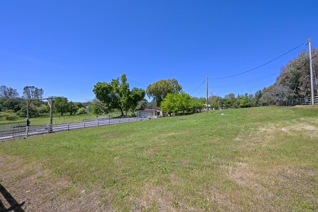 10805 Cramer Rd, Auburn, CA 95602