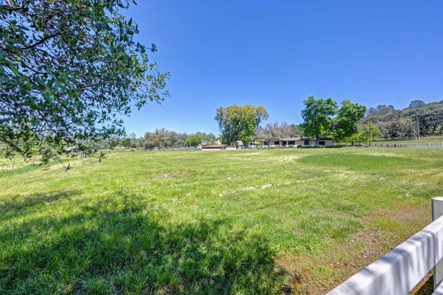 10805 Cramer Rd, Auburn, CA 95602