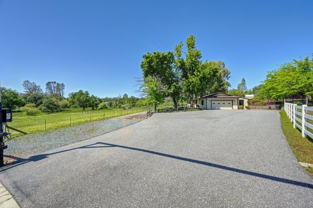 10805 Cramer Rd, Auburn, CA 95602