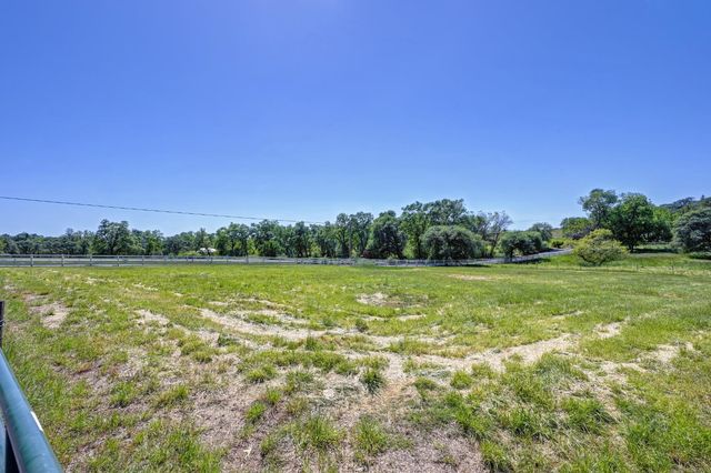 10805 Cramer Rd, Auburn, CA 95602