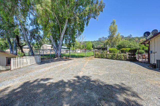 10805 Cramer Rd, Auburn, CA 95602