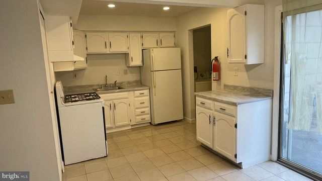 28 MAGNOLIA CT, Sicklerville, NJ 08081