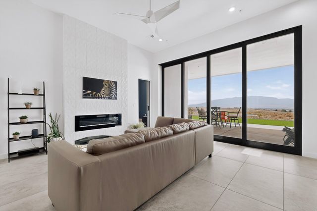 816 Villa Road SE, Rio Rancho, NM 87124