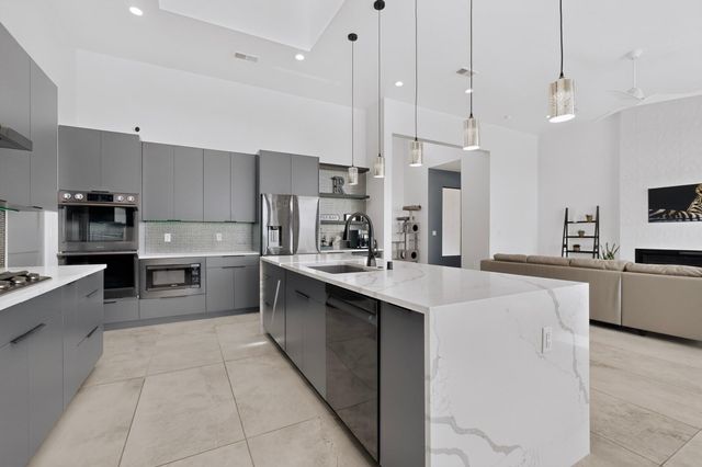 816 Villa Road SE, Rio Rancho, NM 87124