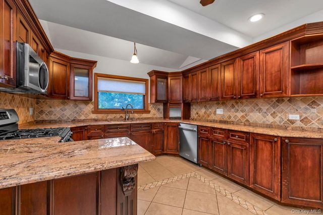 265 Jefferson Street, Franklin Square, NY 11010