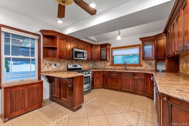 265 Jefferson Street, Franklin Square, NY 11010