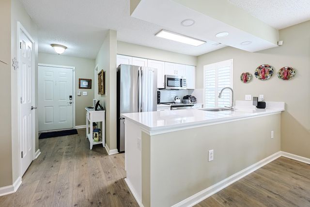 643 Woodmoor Dr Unit 101, Murrells Inlet, SC 29576