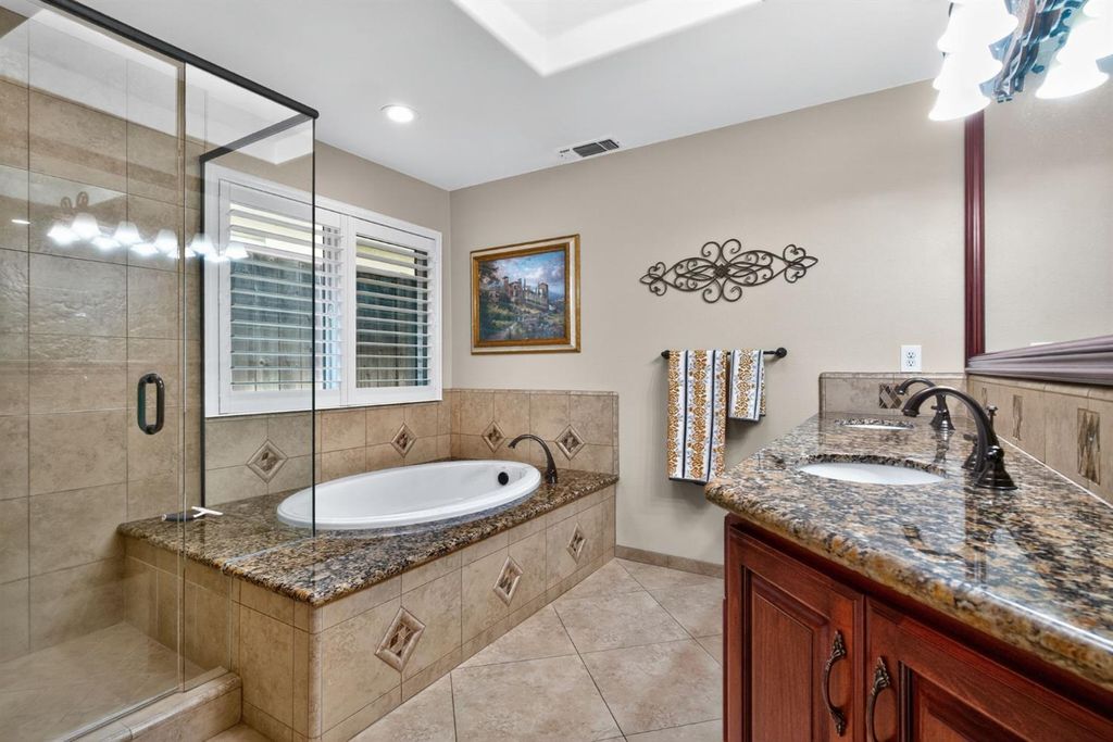 Image 15 of property listing at 10130 N Heather Drive, Fresno, CA 93720