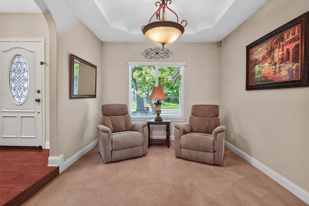 Image 4 of property listing at 10130 N Heather Drive, Fresno, CA 93720