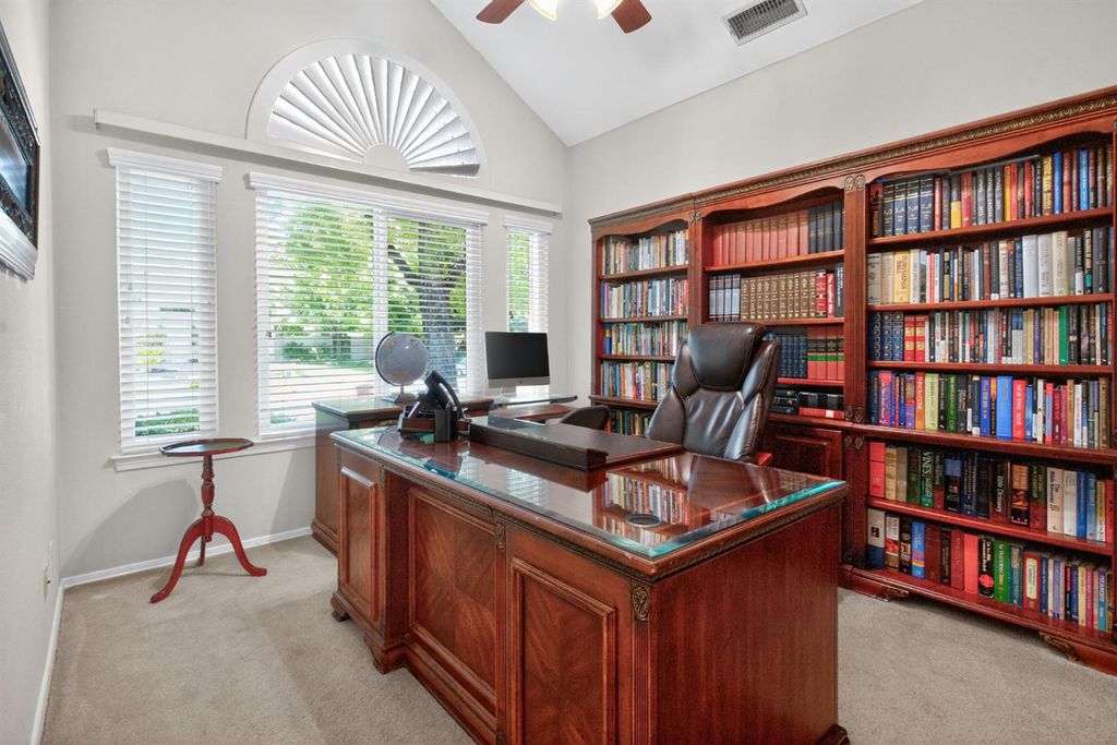 Image 6 of property listing at 10130 N Heather Drive, Fresno, CA 93720