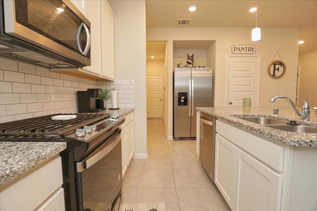 2051 W Darlington Oak Court, Conroe, TX 77304