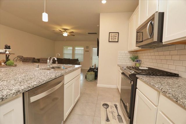 2051 W Darlington Oak Court, Conroe, TX 77304