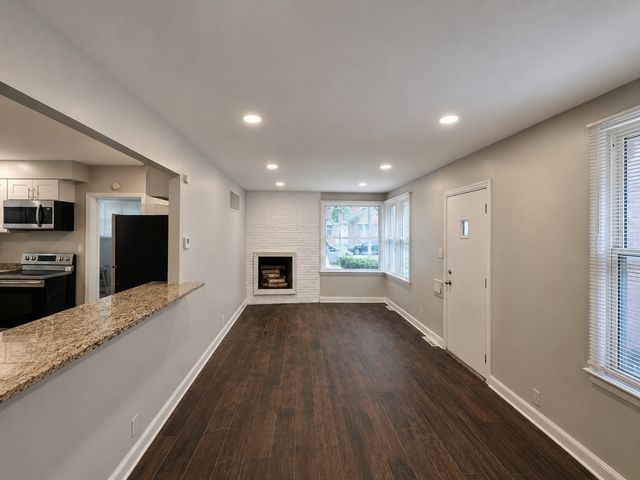 8622 S Jeffery Boulevard, Chicago, IL 60617