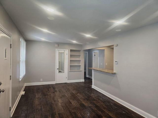 8622 S Jeffery Boulevard, Chicago, IL 60617