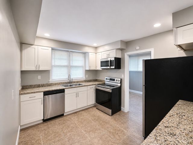8622 S Jeffery Boulevard, Chicago, IL 60617