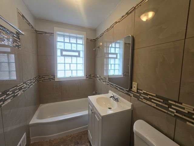 8622 S Jeffery Boulevard, Chicago, IL 60617