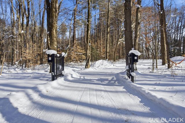 6380 Hidden Pond Drive, Laketown Twp, MI 49423