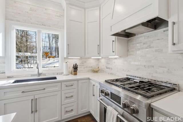 6380 Hidden Pond Drive, Laketown Twp, MI 49423