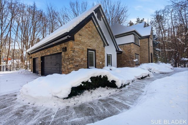 6380 Hidden Pond Drive, Laketown Twp, MI 49423