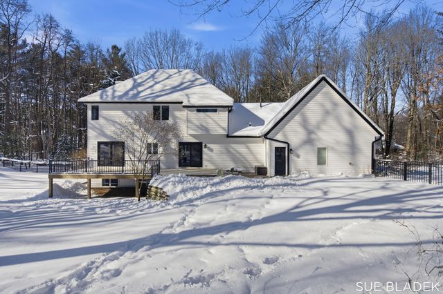 6380 Hidden Pond Drive, Laketown Twp, MI 49423