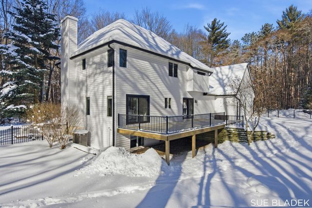 6380 Hidden Pond Drive, Laketown Twp, MI 49423