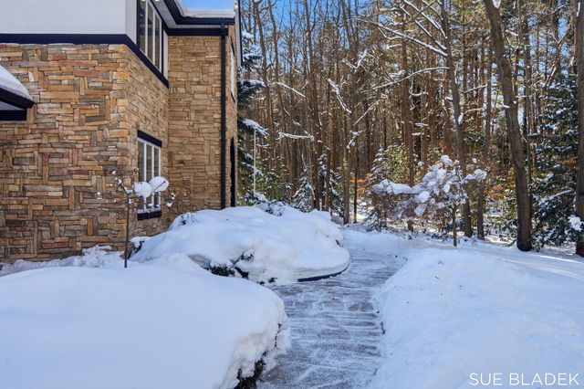 6380 Hidden Pond Drive, Laketown Twp, MI 49423