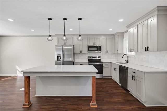 6050 Randy Lane, Ellenwood, GA 30294