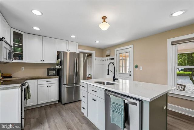 43655 HAY RD, Ashburn, VA 20147