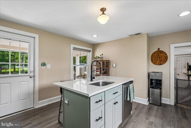 43655 HAY RD, Ashburn, VA 20147