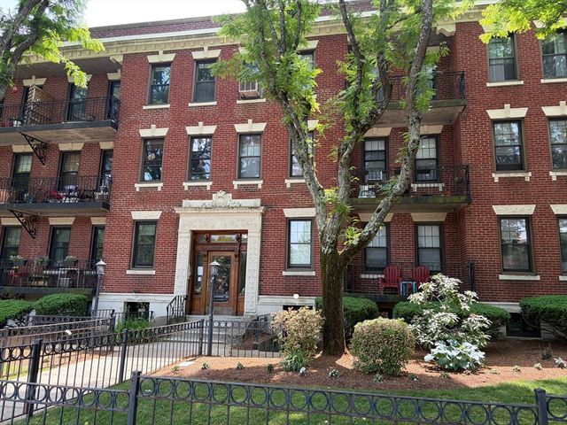 1758 Commonwealth Ave 6, Boston, MA 02135