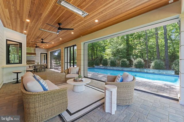 608 WALKER RD, Great Falls, VA 22066
