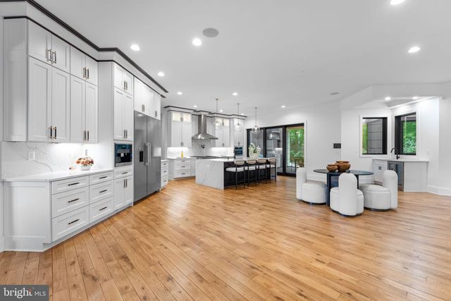 608 WALKER RD, Great Falls, VA 22066