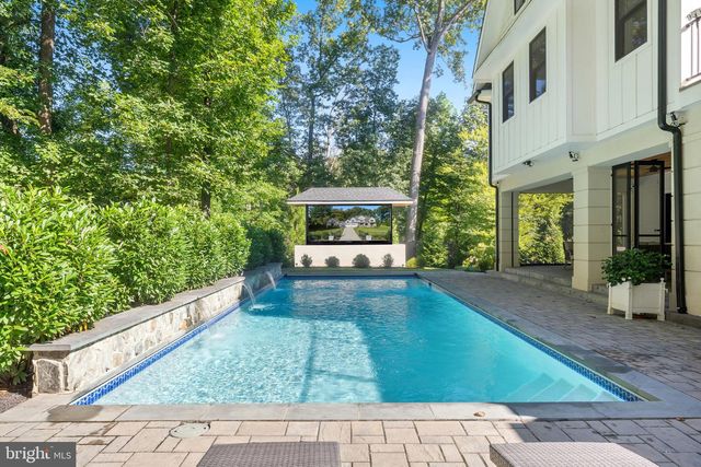 608 WALKER RD, Great Falls, VA 22066