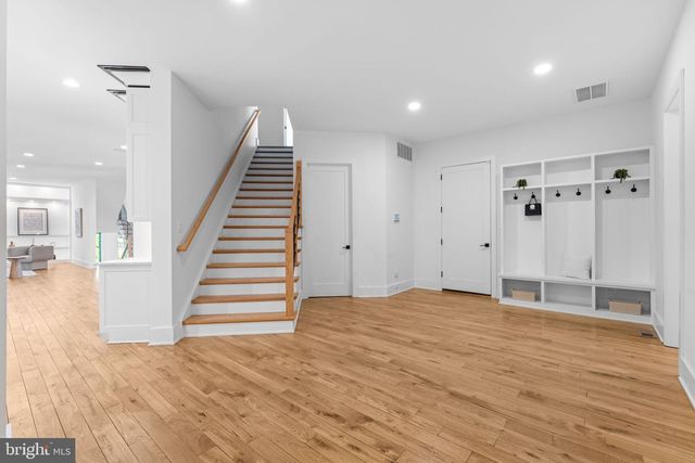 608 WALKER RD, Great Falls, VA 22066