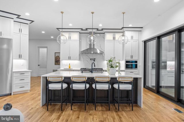 608 WALKER RD, Great Falls, VA 22066