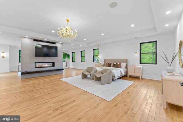 608 WALKER RD, Great Falls, VA 22066