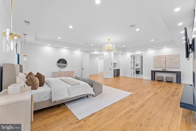 608 WALKER RD, Great Falls, VA 22066