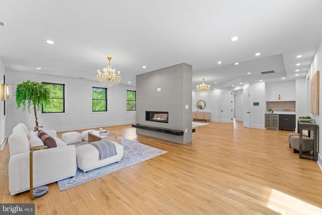 608 WALKER RD, Great Falls, VA 22066
