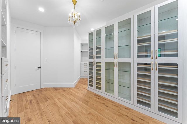 608 WALKER RD, Great Falls, VA 22066