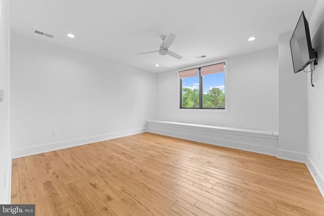 608 WALKER RD, Great Falls, VA 22066